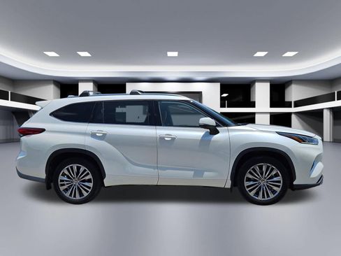Used 2020 Toyota Highlander Platinum AWD/4WD image 5