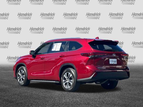 Used 2021 Toyota Highlander XLE FWD image 7