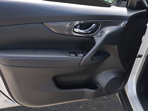 Used 2019 Nissan Rogue SV FWD image 10