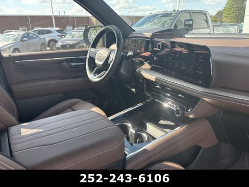 Used 2025 Chevrolet Suburban High Country image 6