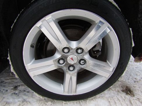 Used 2009 Pontiac Vibe w/ Sun And Sound Package image 30