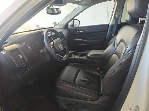 Used 2022 Nissan Pathfinder SL w/ SL Premium Package FWD image 5