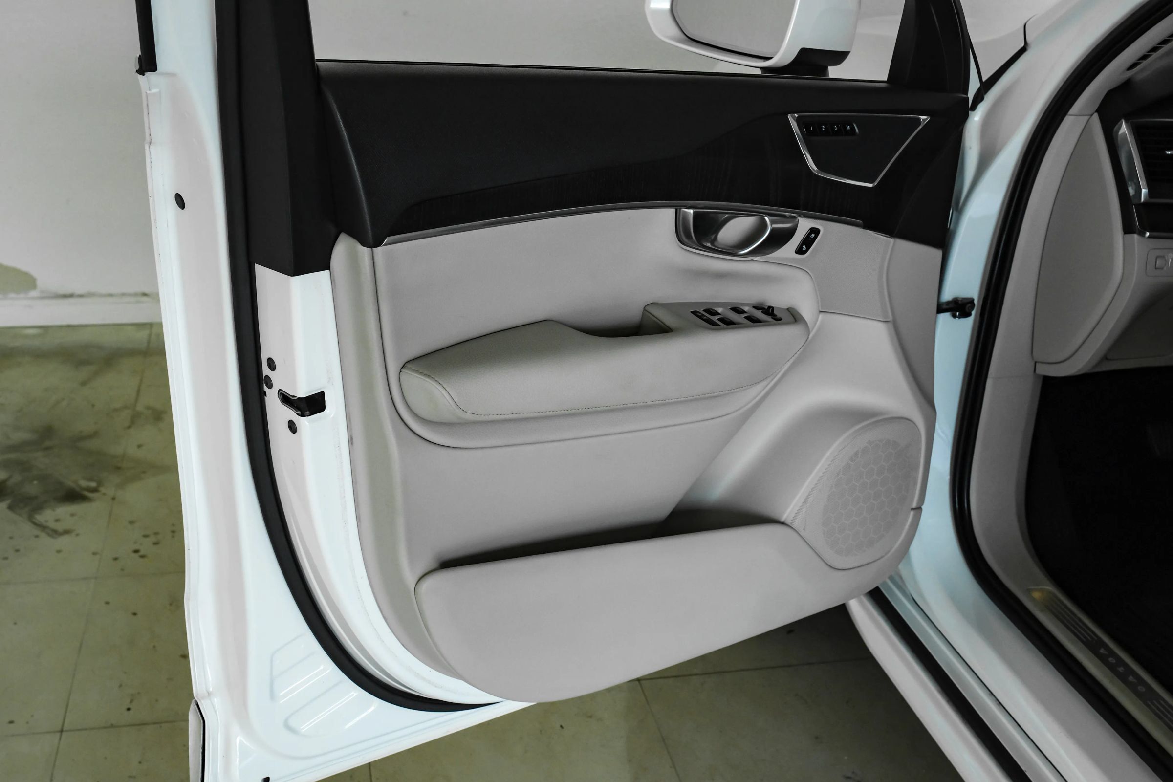 Used 2020 Volvo XC90 T5 Momentum w/ Protection Package Premier FWD image 33