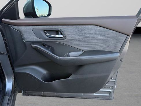 Used 2022 Nissan Rogue SV image 27