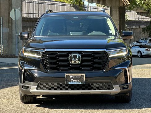 Used 2024 Honda Pilot Touring image 5