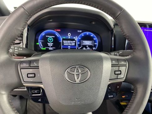 Used 2025 Toyota Camry XSE AWD/4WD image 16