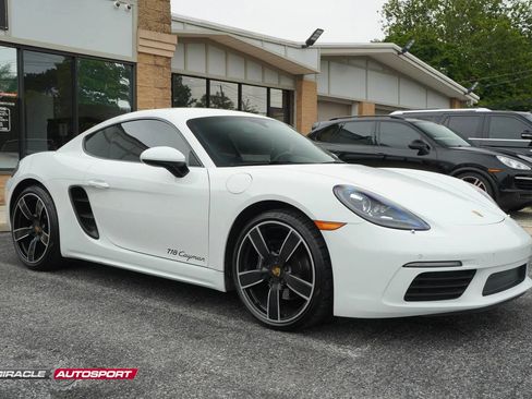 Used 2018 Porsche 718 Cayman RWD image 9