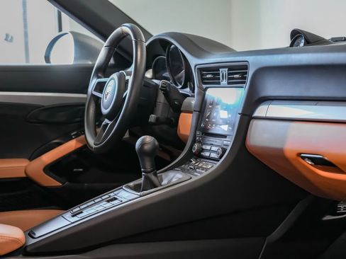 Certified 2019 Porsche 911 Speedster image 28