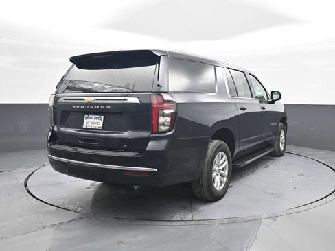 Used 2024 Chevrolet Suburban LT image 7