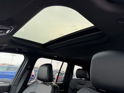 New 2026 Jeep Grand Cherokee Altitude image 8