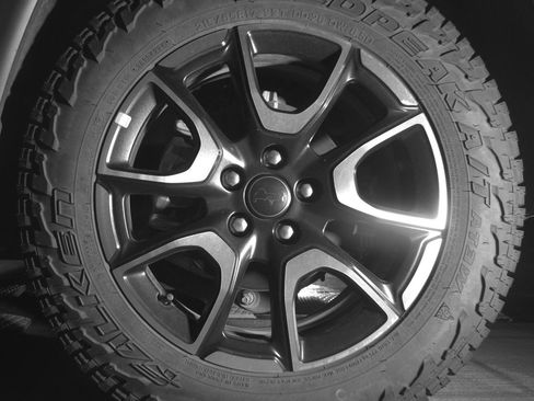 Used 2025 Jeep Compass Trailhawk AWD/4WD image 14