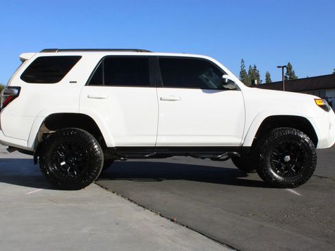 Used 2018 Toyota 4Runner SR5 image 31