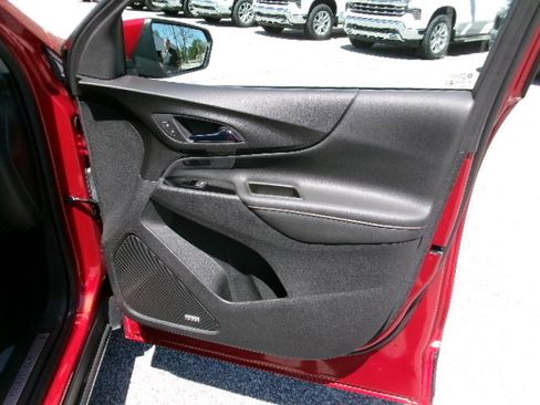 Used 2024 Chevrolet Equinox Premier image 12