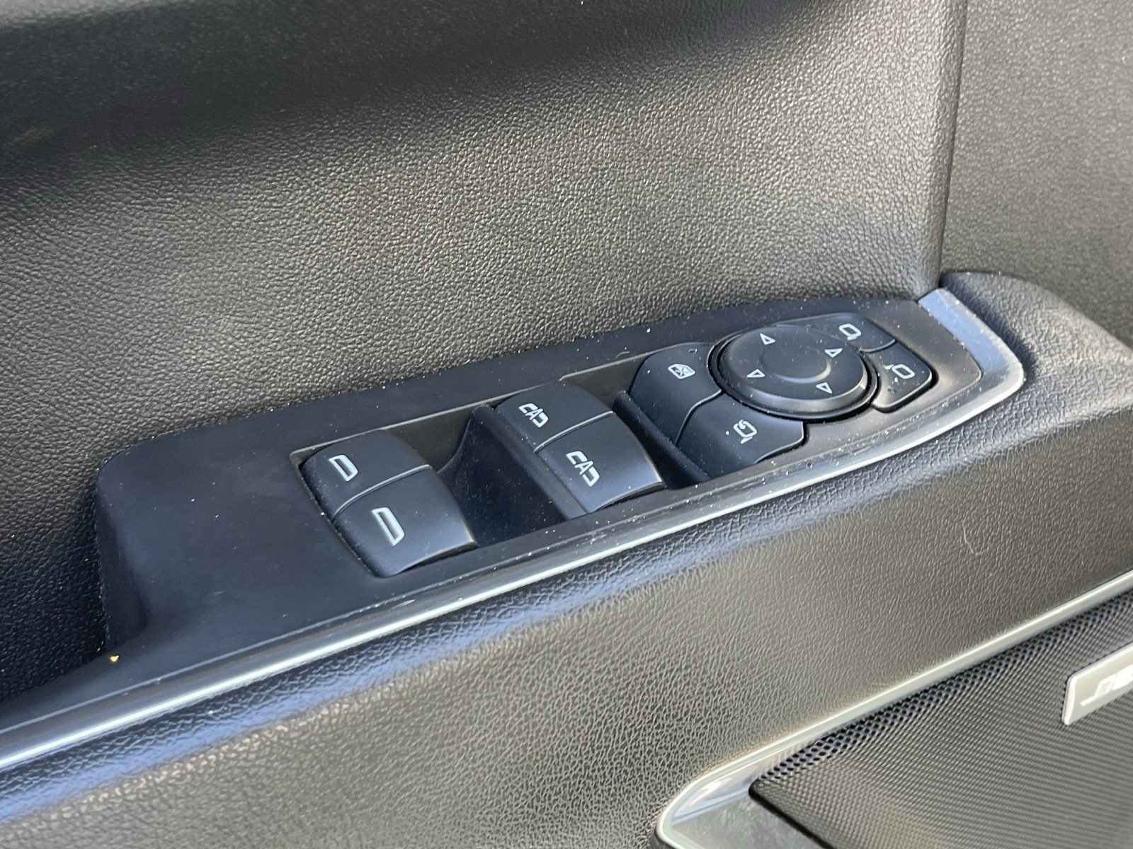 Certified 2023 Chevrolet Silverado 1500 LTZ AWD/4WD image 11