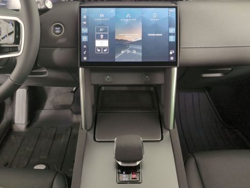 Used 2025 Land Rover Discovery Sport S image 22