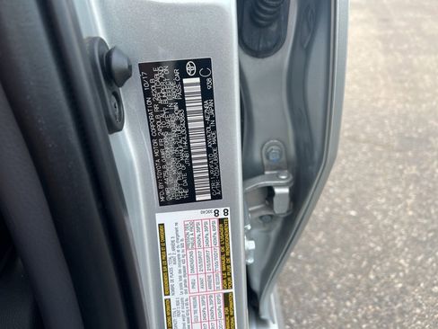 Used 2018 Toyota Camry LE image 14