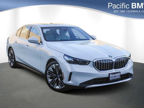 Used 2025 BMW i5 eDrive40i w/ Premium Package image 1