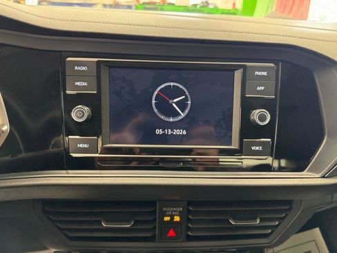 Used 2024 Volkswagen Jetta SE FWD image 7