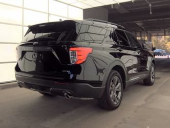 Used 2024 Ford Explorer XLT w/ Equipment Group 202A AWD/4WD image 5