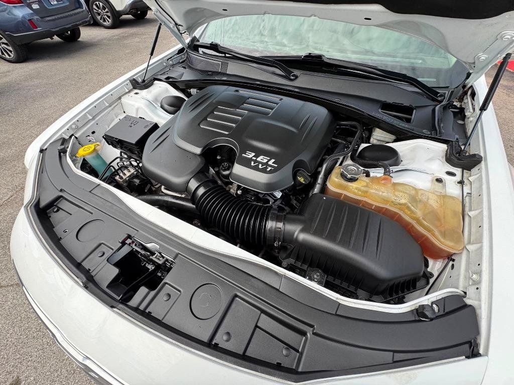 Used 2014 Chrysler 300 C AWD/4WD image 33
