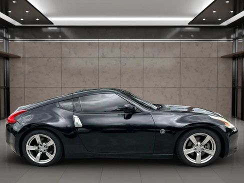 Used 2009 Nissan 370Z Touring RWD image 2