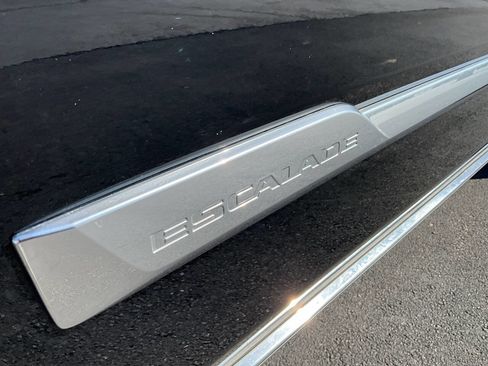 Used 2017 Cadillac Escalade ESV Platinum image 24