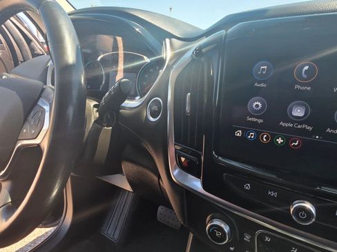 Used 2021 Chevrolet Traverse LT FWD image 18