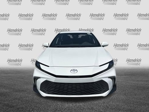Used 2025 Toyota Camry SE FWD image 3