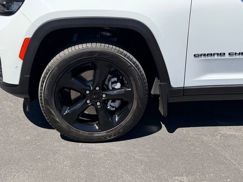 Certified 2023 Jeep Grand Cherokee L Limited w/ Luxury Tech Group II image 27