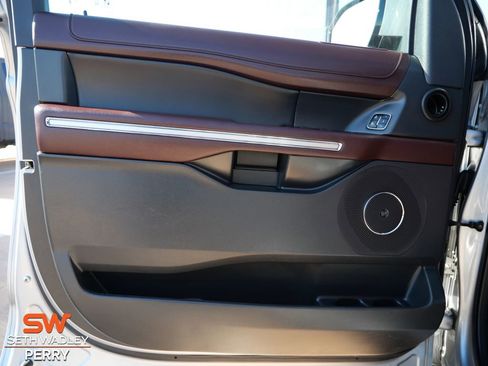 Used 2023 Ford Expedition Max Limited image 14