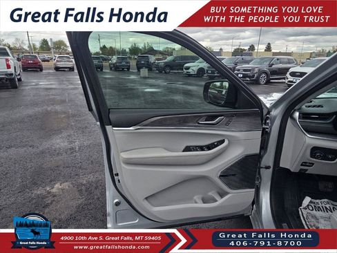 Used 2021 Jeep Grand Cherokee L Overland w/ Advanced Protech Group III AWD/4WD image 11
