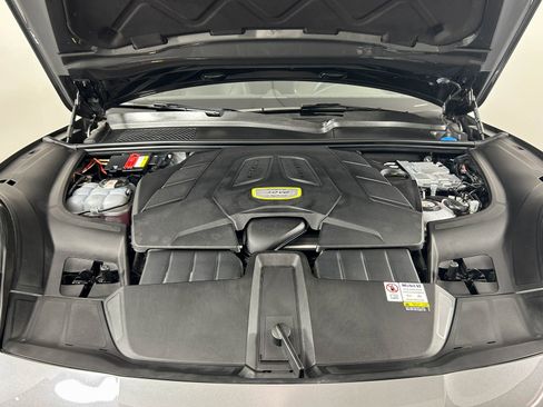 Used 2023 Porsche Cayenne Coupe image 31