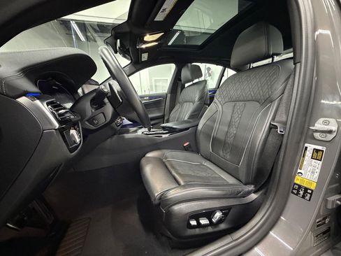 Used 2021 BMW M550i xDrive image 9