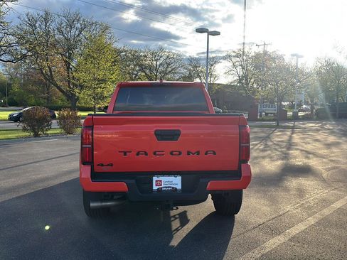 Used 2024 Toyota Tacoma TRD Sport AWD/4WD image 12