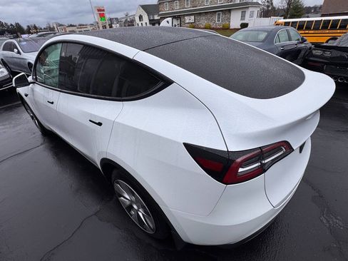 Used 2021 Tesla Model Y Long Range image 12
