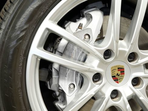 Used 2020 Porsche Cayenne AWD/4WD image 17