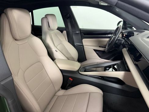 Certified 2025 Porsche Macan Electric RWD image 13