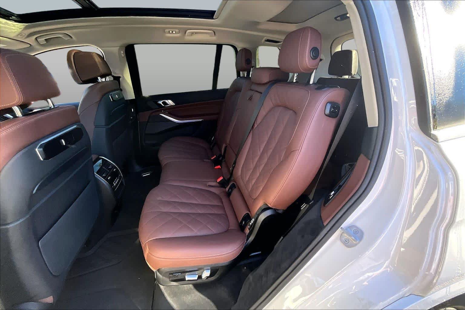 Used 2025 BMW X7 xDrive40i w/ Premium Package AWD/4WD image 21