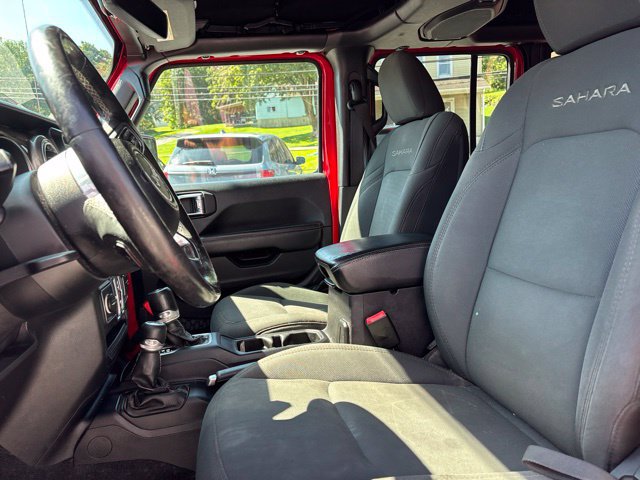 Used 2018 Jeep Wrangler Unlimited Sahara AWD/4WD image 13