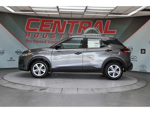 New 2025 Nissan Kicks Play S image 3