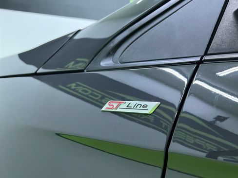 Used 2021 Ford Edge ST-Line FWD image 13