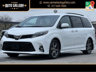 Used 2018 Toyota Sienna SE w/ Carpet Mat Package