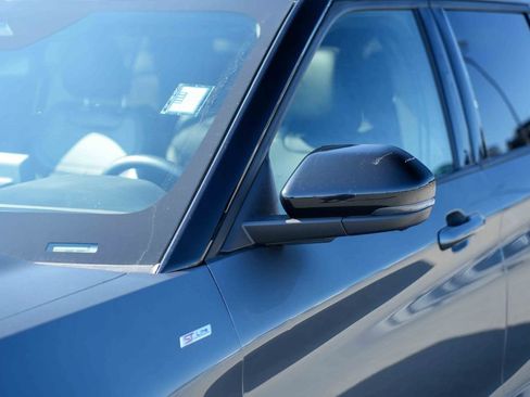 Used 2025 Ford Explorer ST-Line w/ ST-Line Street Pack AWD/4WD image 10