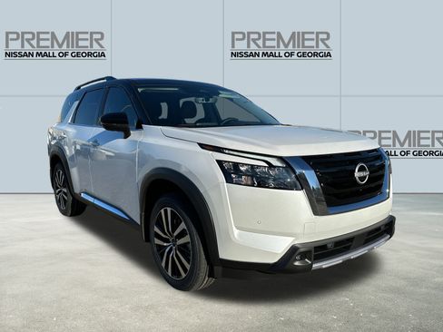 New 2025 Nissan Pathfinder Platinum image 3