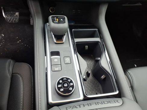 New 2026 Nissan Pathfinder SL image 14