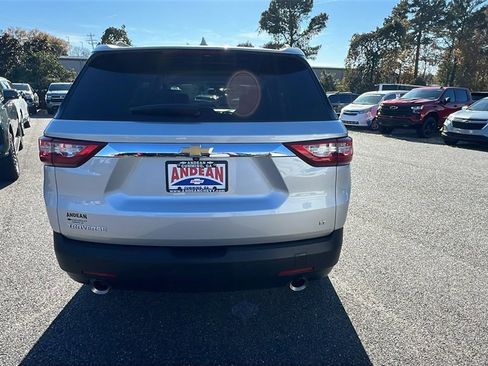 Used 2021 Chevrolet Traverse LT image 6