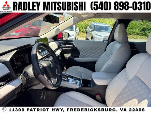 Used 2023 Mitsubishi Outlander SEL AWD/4WD image 3