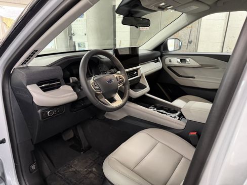 New 2026 Ford Explorer Active w/ Active Comfort Package image 10