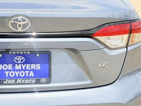 Used 2025 Toyota Corolla LE FWD image 9