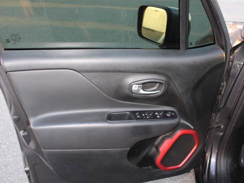 Used 2020 Jeep Renegade Trailhawk image 12